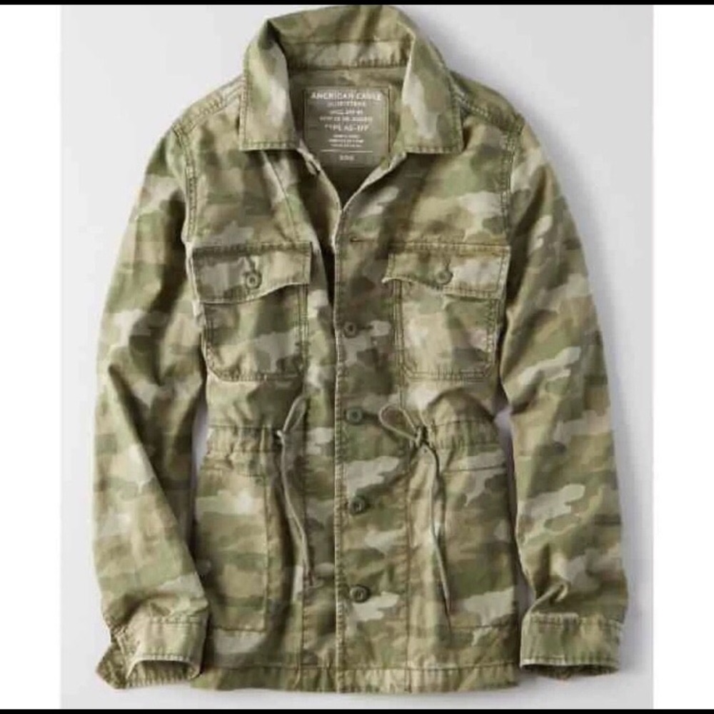 ✨ NWT AE Camo Jacket ✨